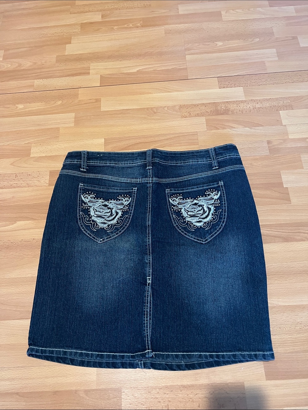 Women’s NWOT SUKO JEANS Y2k Women’s Denim Skirt Embroidered Pockets Size 14